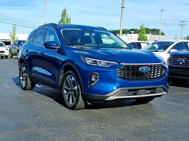 Certified 2023 Ford Escape Platinum AWD/4WD image 3