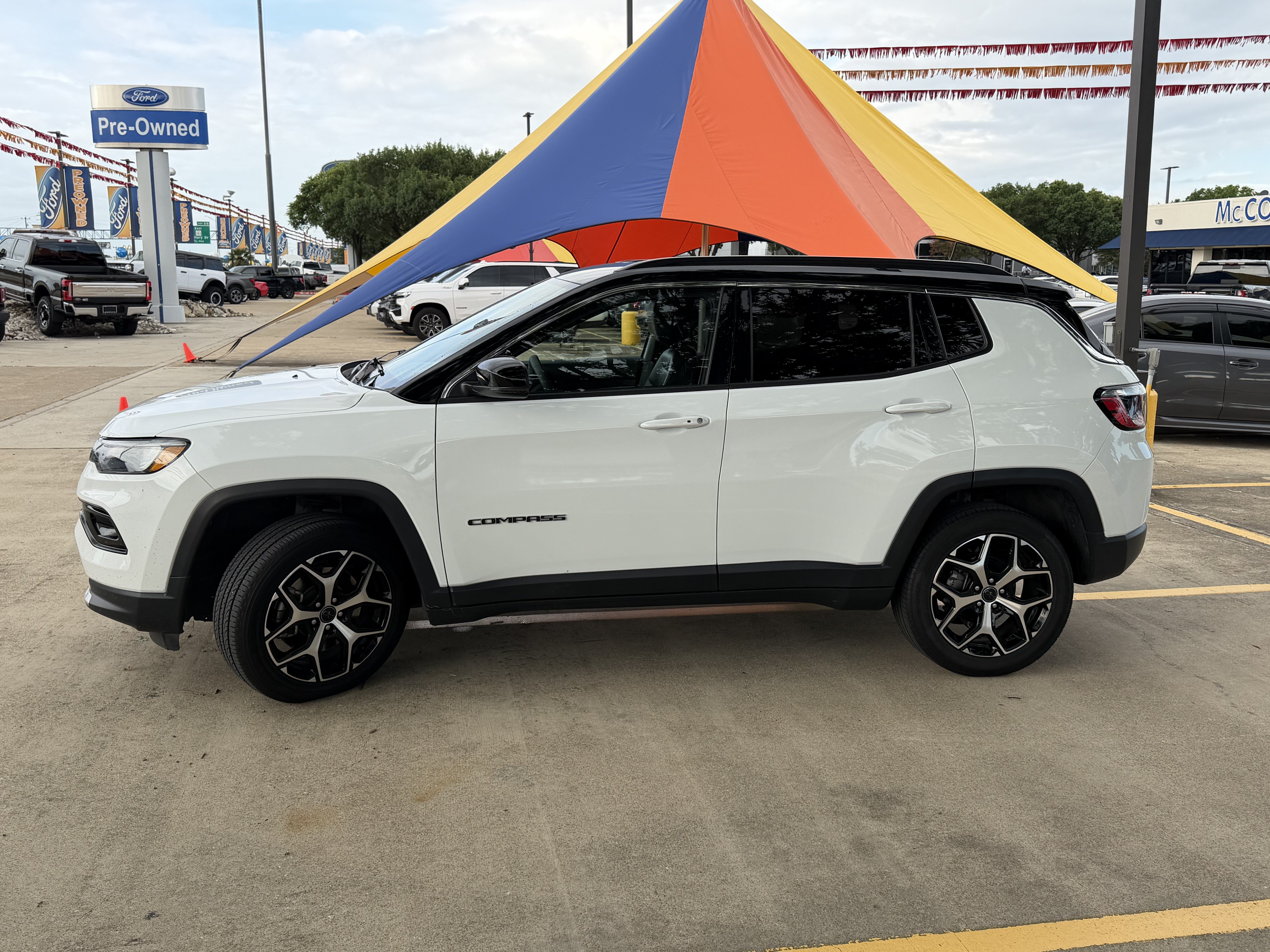 Used 2025 Jeep Compass Limited AWD/4WD image 12