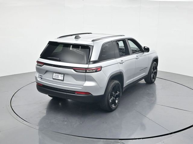 Used 2024 Jeep Grand Cherokee Altitude AWD/4WD image 39