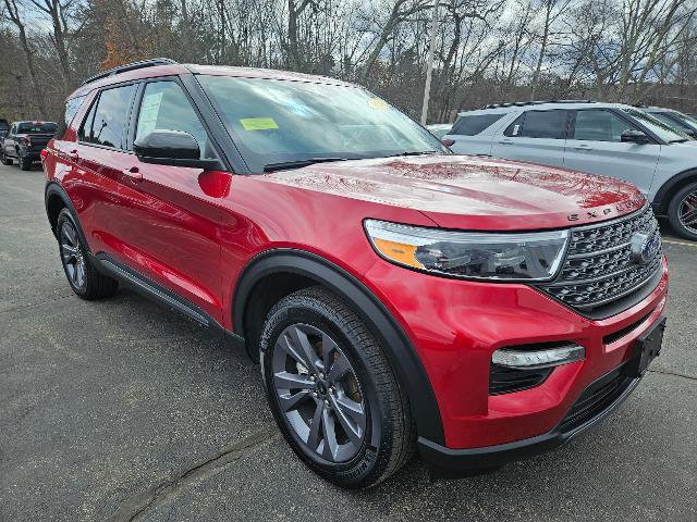 Certified 2024 Ford Explorer XLT w/ Equipment Group 202A image 3