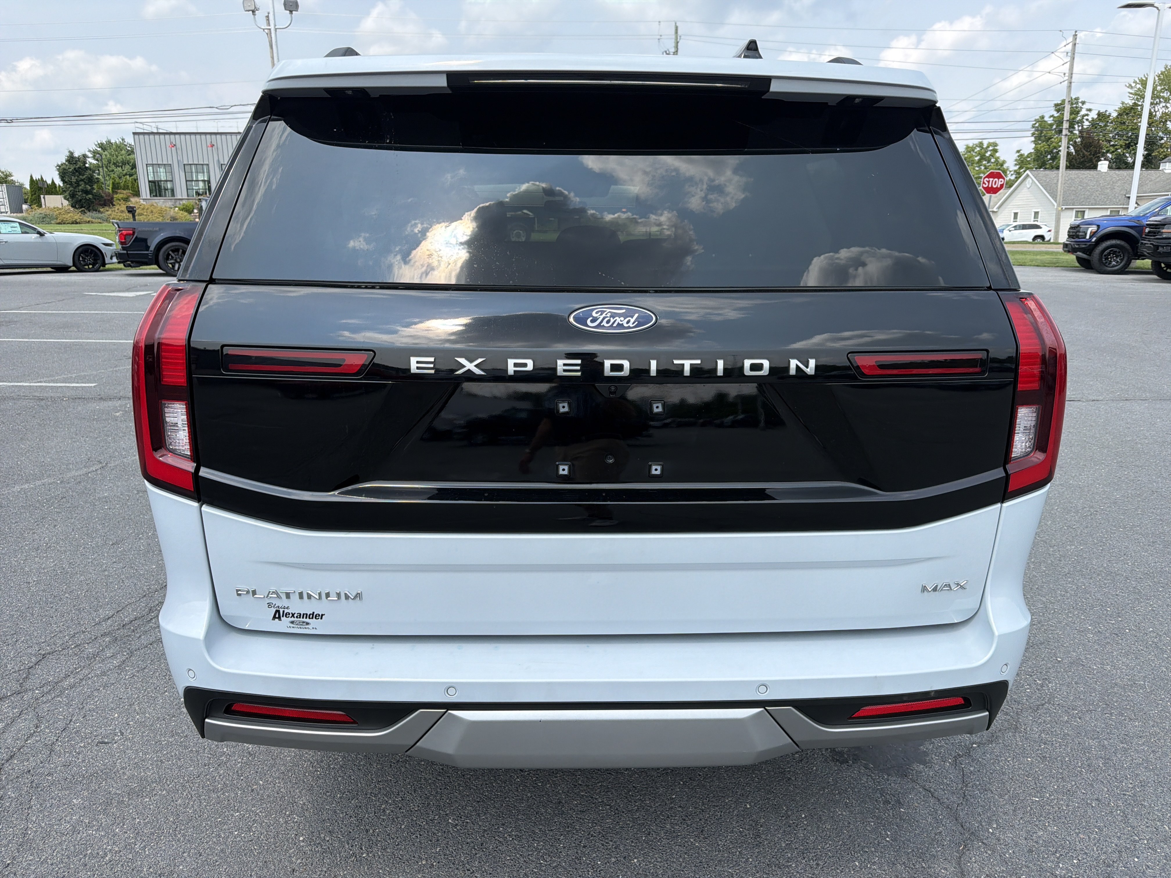 Certified 2025 Ford Expedition Max Platinum w/ Driver's Package AWD/4WD image 4