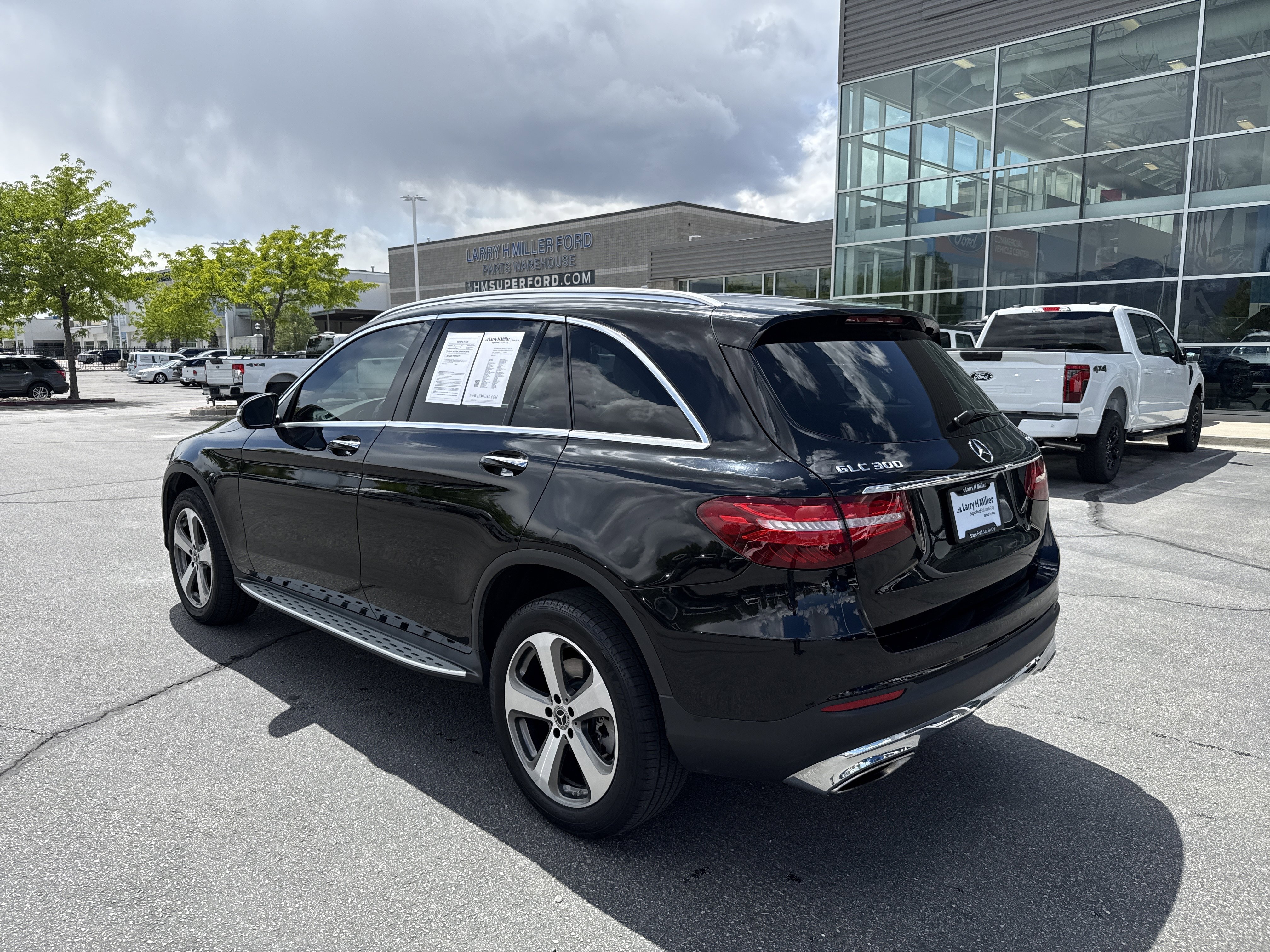 Used 2019 Mercedes-Benz GLC 300 4MATIC image 3
