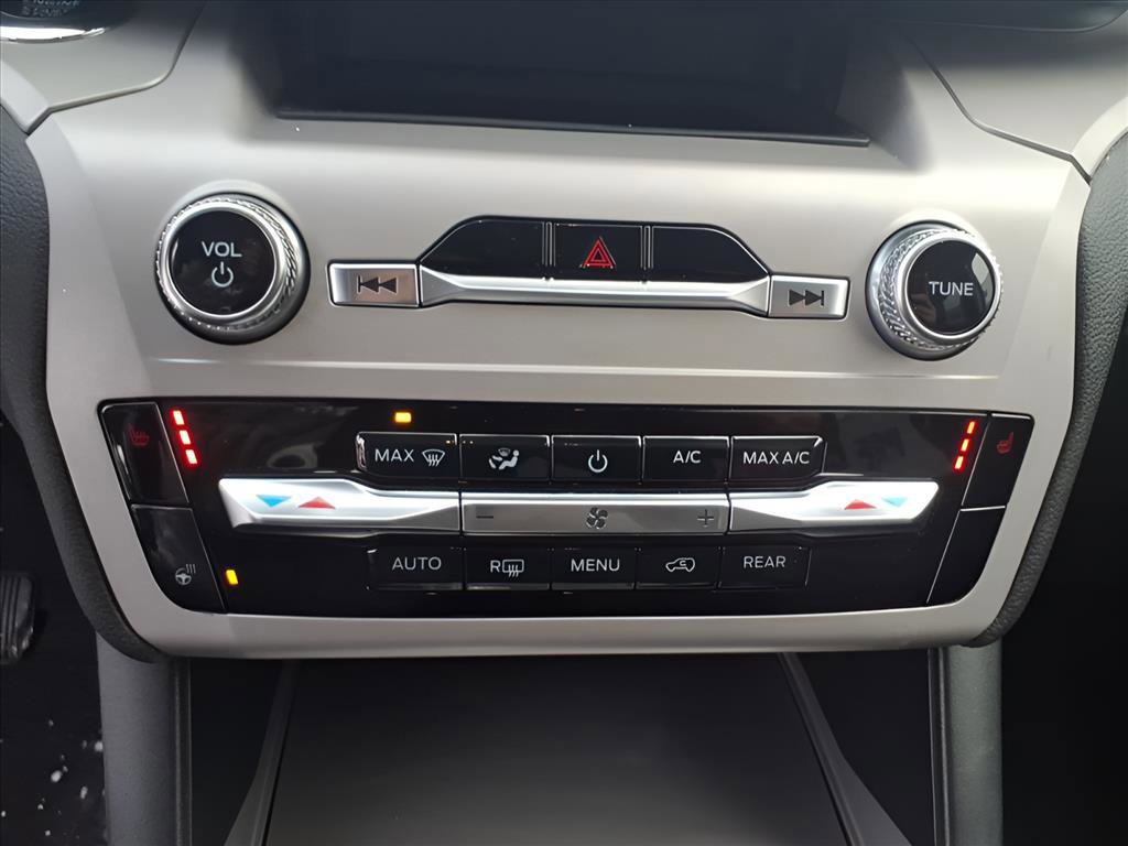 Certified 2023 Ford Explorer XLT w/ Equipment Group 202A image 19