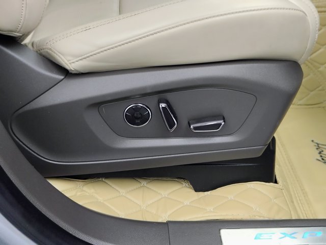 Certified 2020 Ford Explorer Platinum w/ Premium Technology Package AWD/4WD image 31