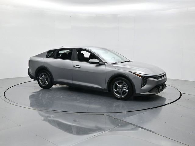 Used 2025 Kia K4 FWD image 3