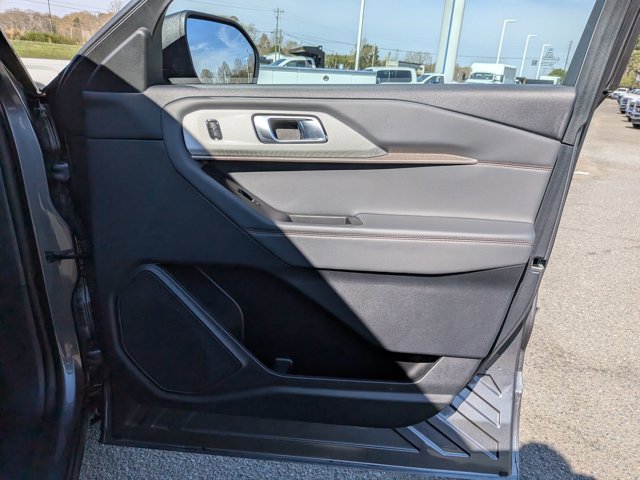 Certified 2025 Ford Explorer Active w/ Active Comfort Package AWD/4WD image 32