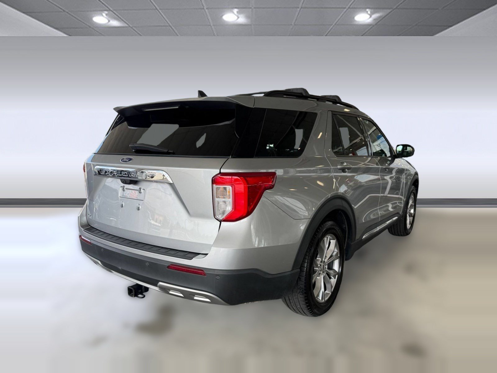 Certified 2024 Ford Explorer XLT w/ Equipment Group 202A RWD image 9