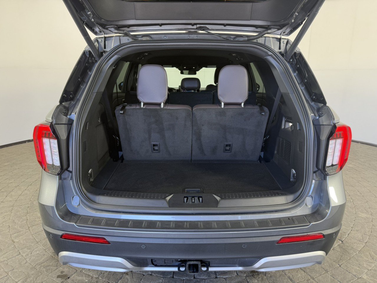 Certified 2026 Ford Explorer Platinum AWD/4WD image 7