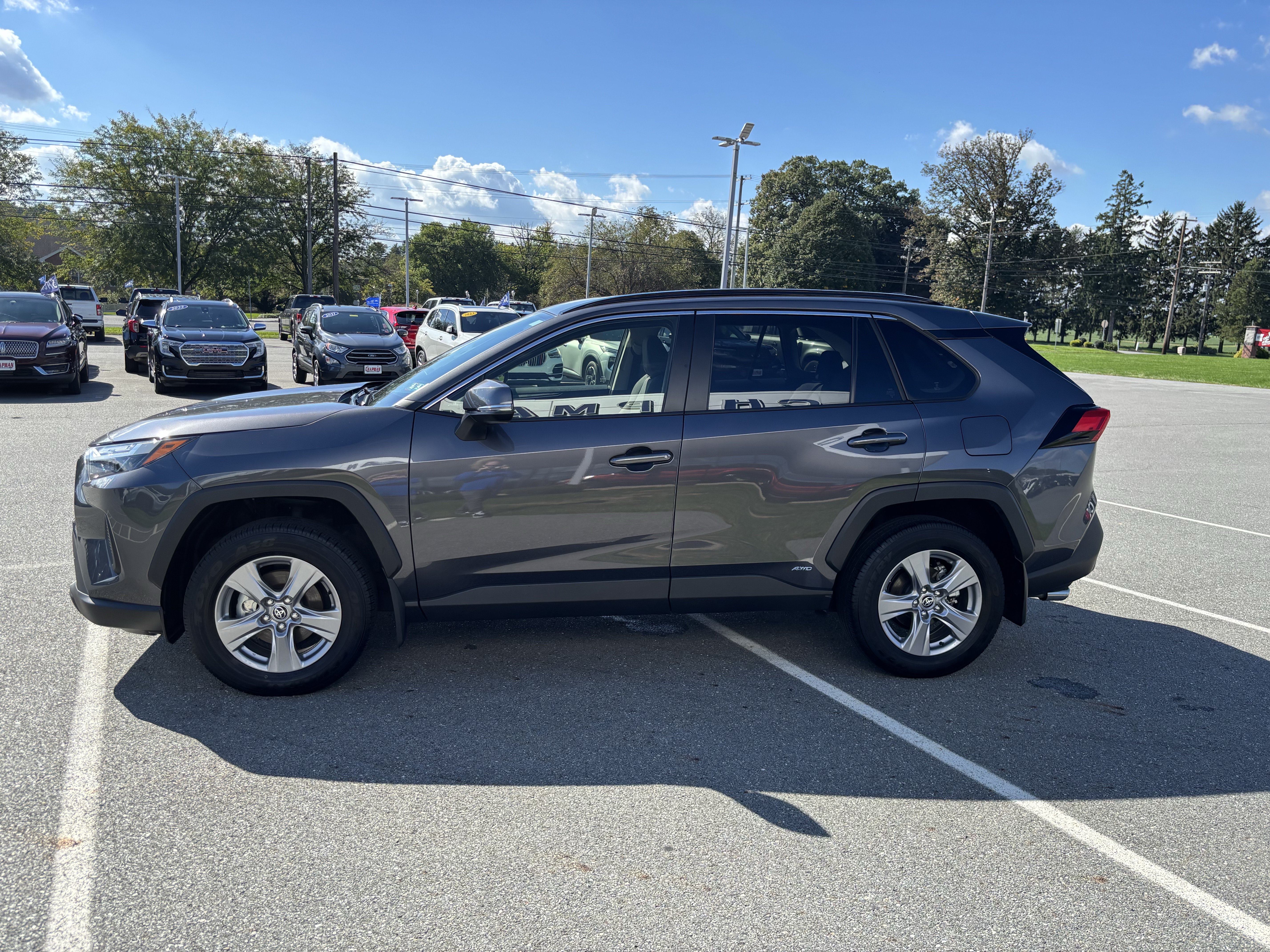 Used 2025 Toyota RAV4 XLE AWD/4WD image 4