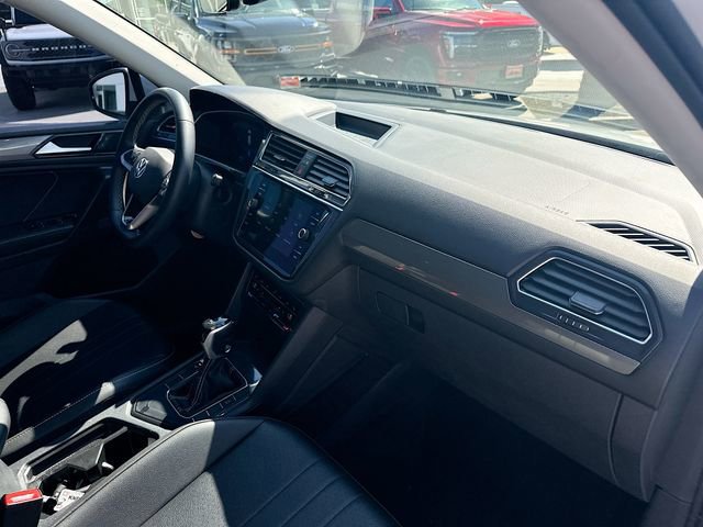 Used 2022 Volkswagen Tiguan SE image 32
