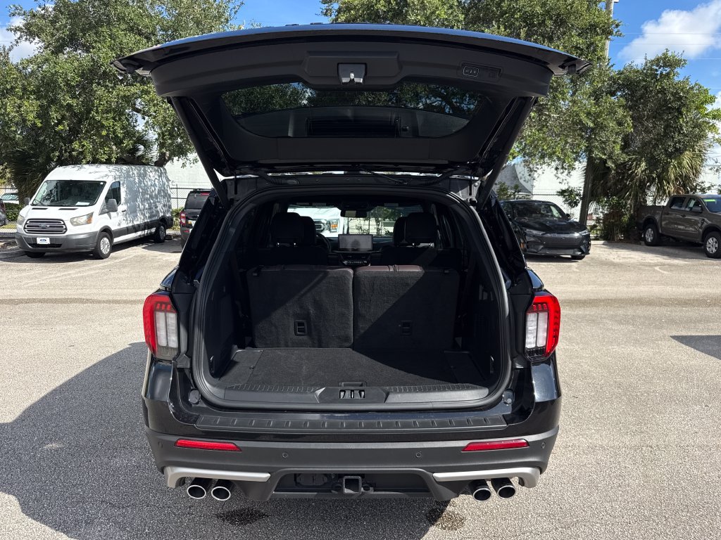 Certified 2025 Ford Explorer Platinum w/ Ultimate Package RWD image 33