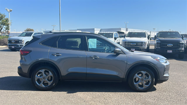 Certified 2025 Ford Escape ST-Line Select AWD/4WD image 2