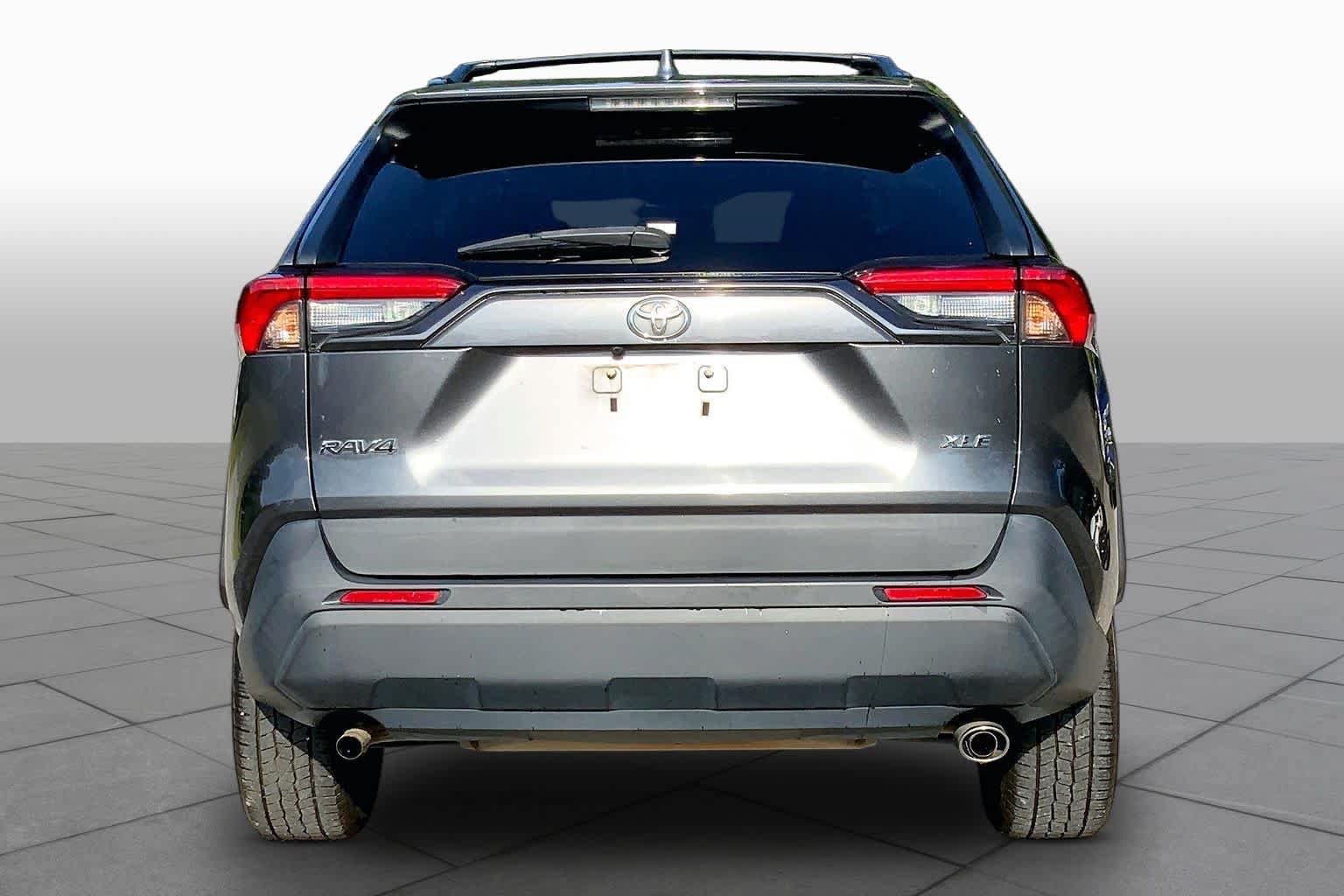 Used 2021 Toyota RAV4 XLE Premium FWD image 5