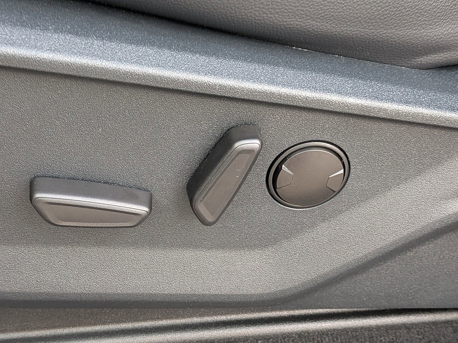 Certified 2026 Ford F250 Lariat w/ Black Appearance Package image 21