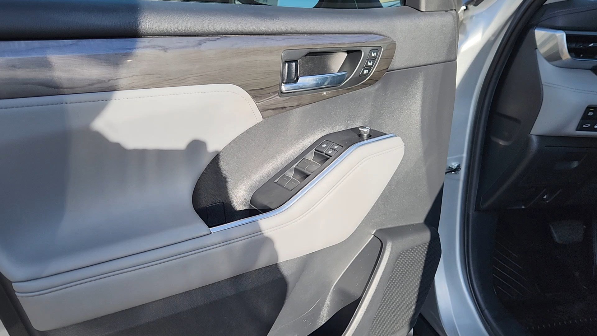 Used 2021 Toyota Highlander Limited image 17