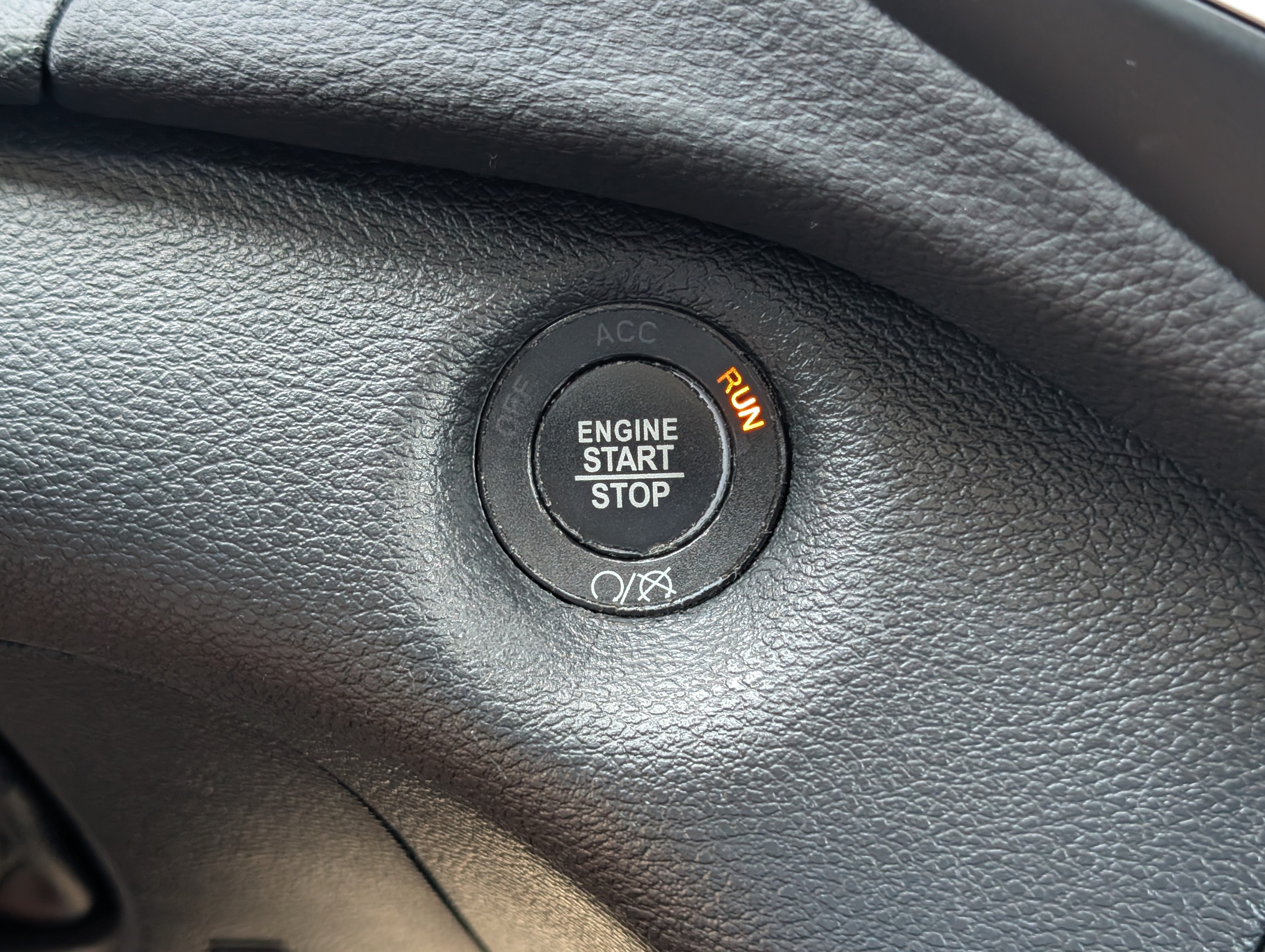 Used 2020 Jeep Cherokee Latitude Plus FWD image 25