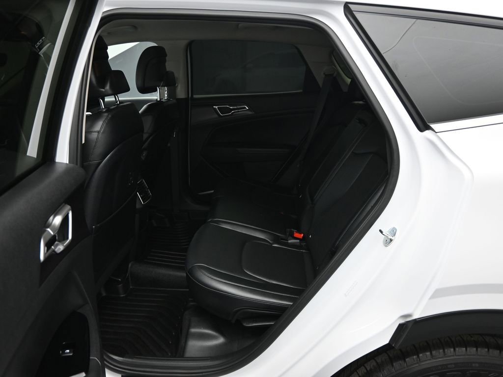 Used 2024 Kia Sportage EX image 18