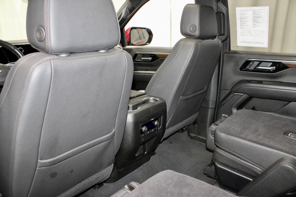 Used 2025 Chevrolet Suburban High Country w/ Sun And Tow Package AWD/4WD image 17