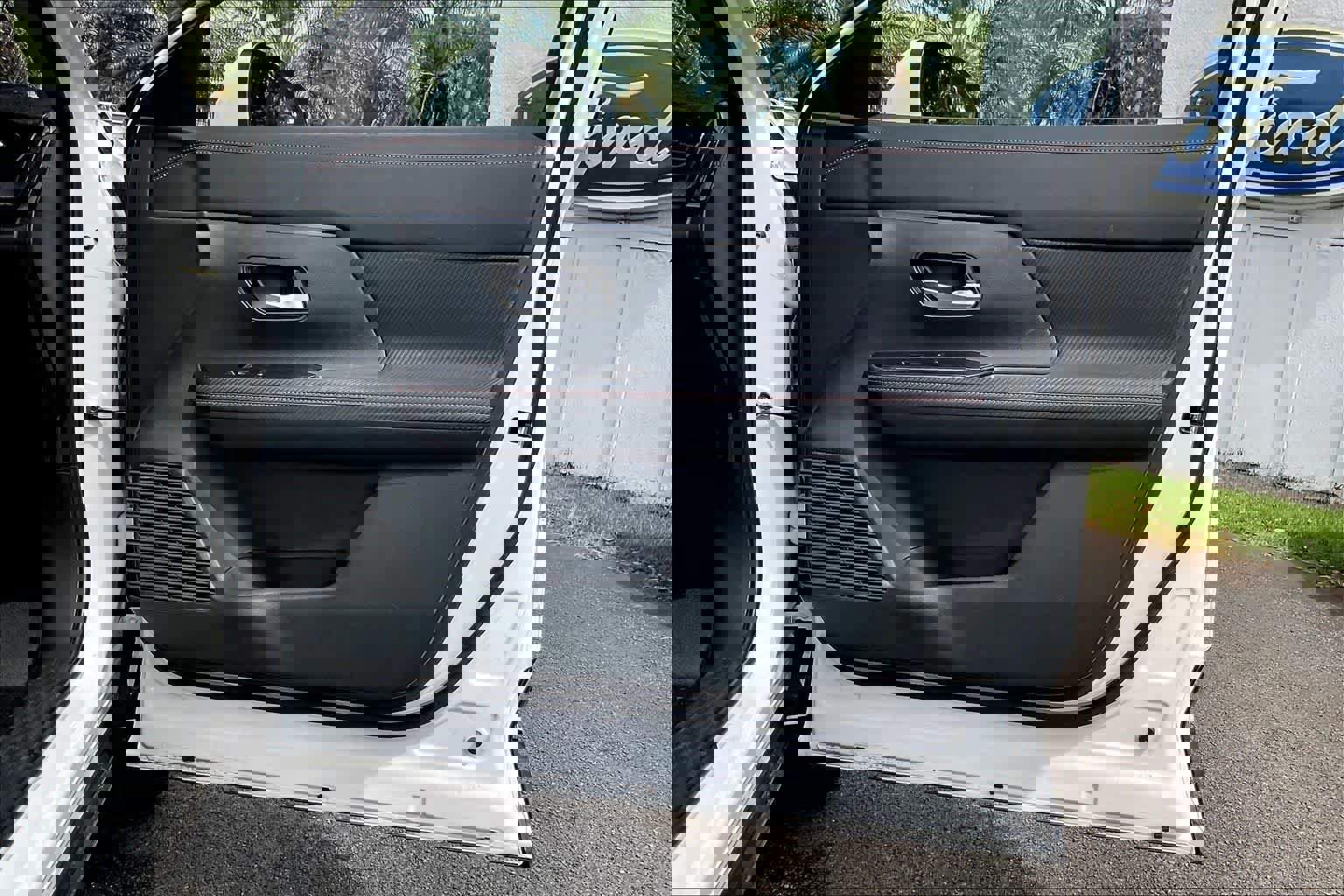 Used 2025 Nissan Kicks SR image 28