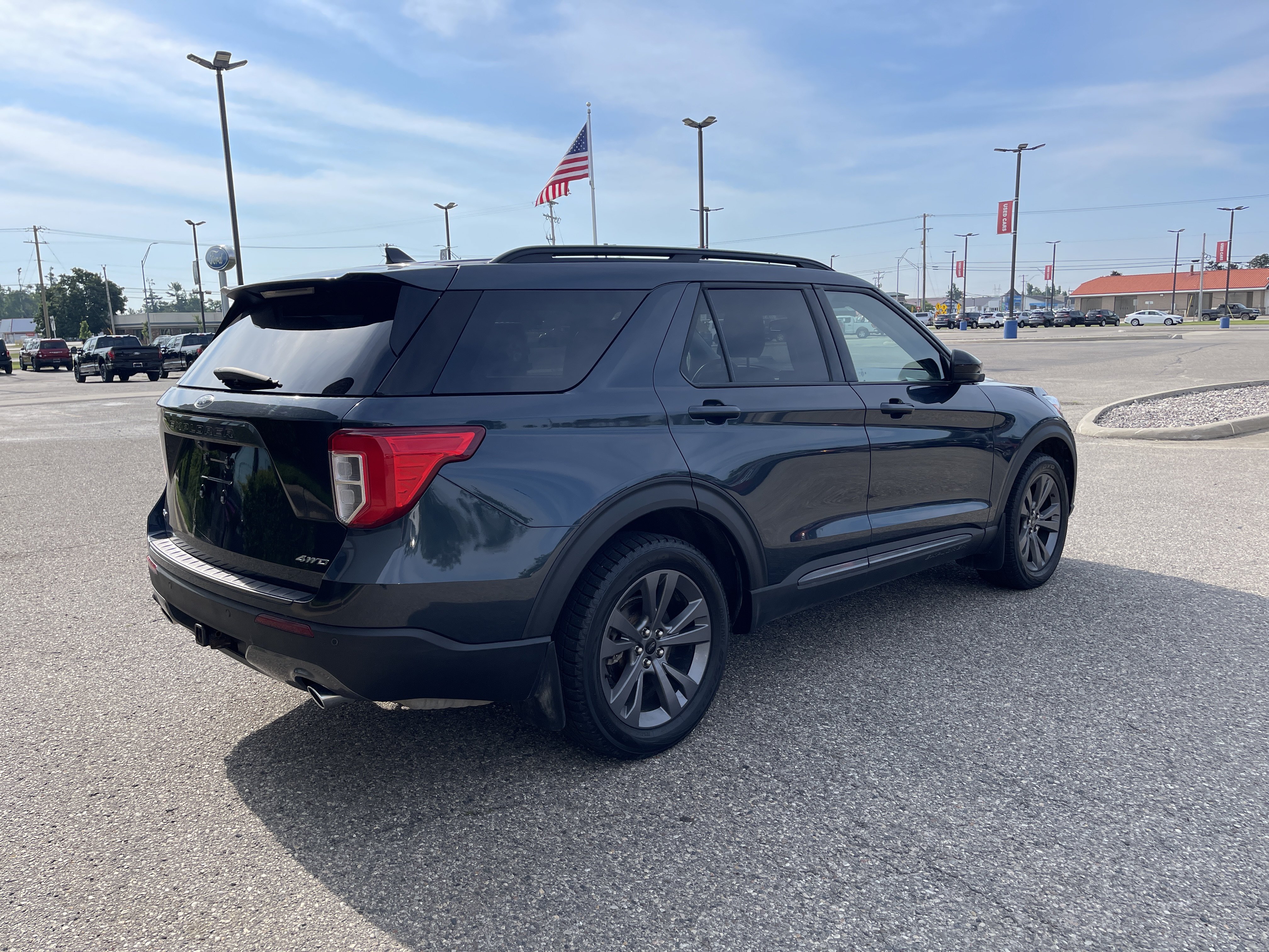 Certified 2023 Ford Explorer XLT w/ XLT Sport Appearance Package AWD/4WD image 4
