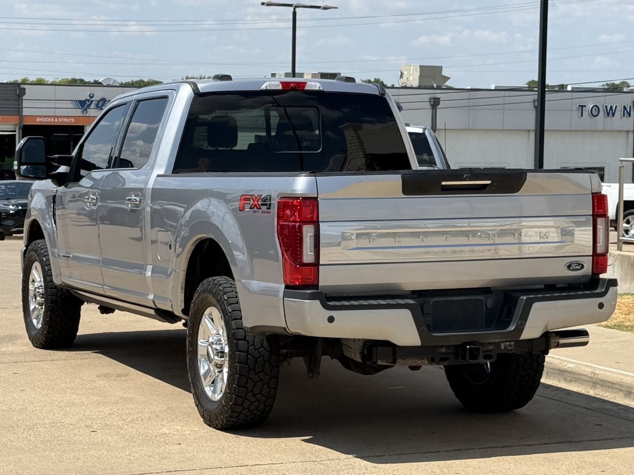 Certified 2022 Ford F250 Platinum w/ FX4 Off-Road Package AWD/4WD image 5