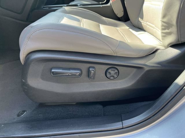 Used 2018 Honda CR-V Touring image 19