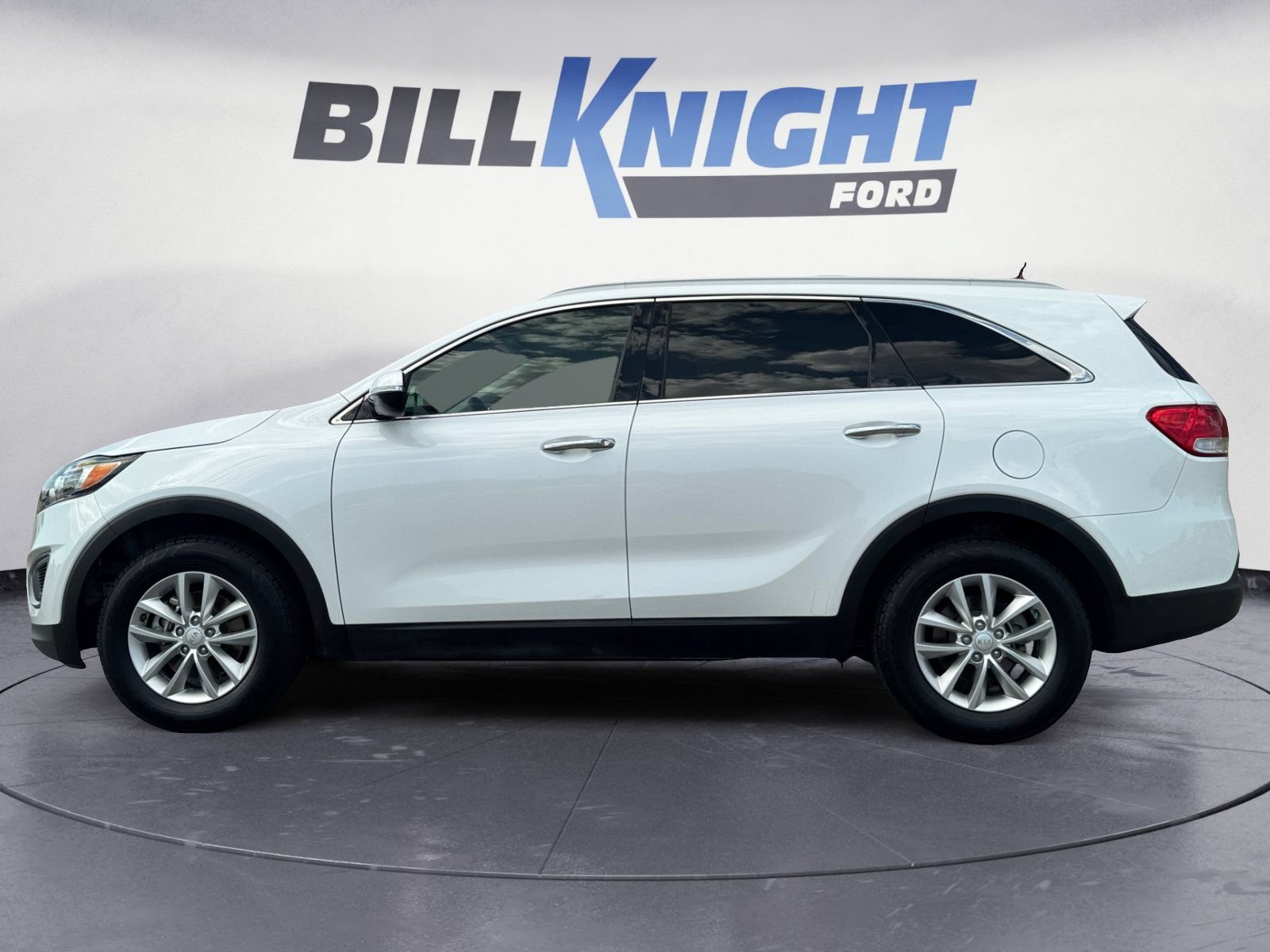 Used 2017 Kia Sorento FWD image 2