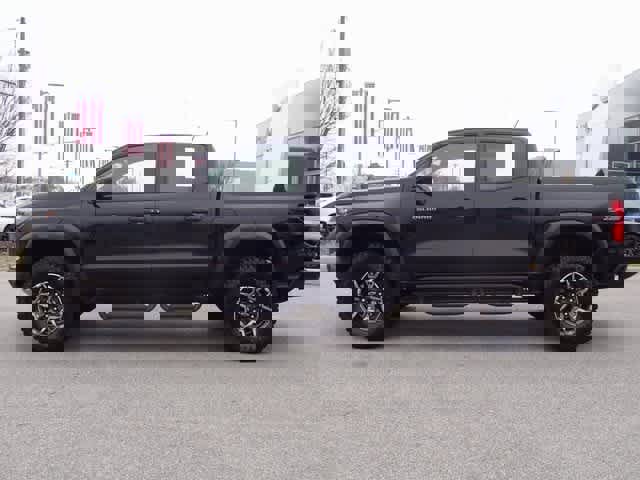 Used 2026 Chevrolet Colorado ZR2 w/ Technology Package image 2