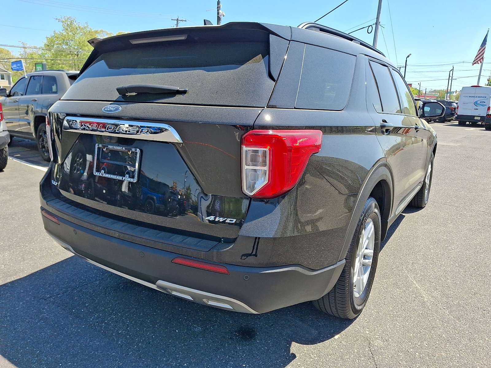 Certified 2024 Ford Explorer XLT w/ Equipment Group 202A AWD/4WD image 10