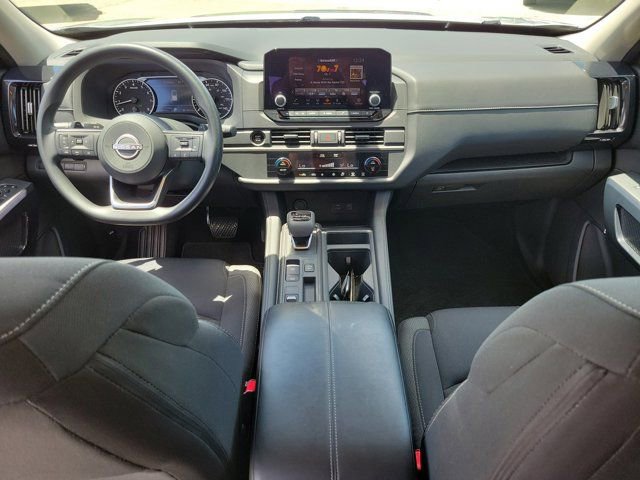 Used 2025 Nissan Pathfinder S FWD image 18