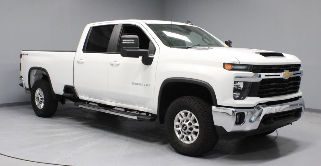 Used 2025 Chevrolet Silverado 2500 LT w/ Safety Package AWD/4WD image 1