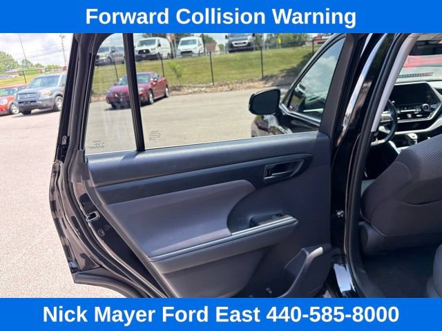 Used 2023 Toyota Highlander LE AWD/4WD image 21