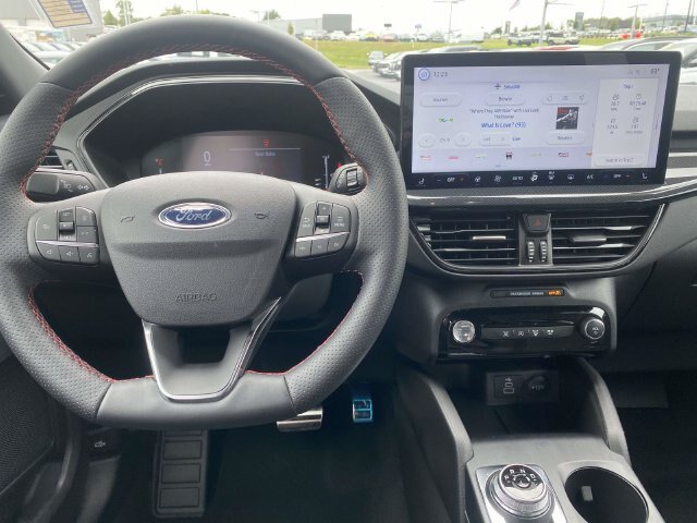 Certified 2024 Ford Escape ST-Line w/ Tech Pack #1 AWD/4WD image 12