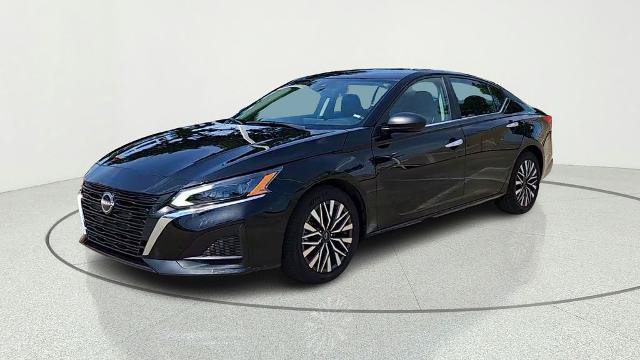 Used 2024 Nissan Altima 2.5 SV FWD image 3