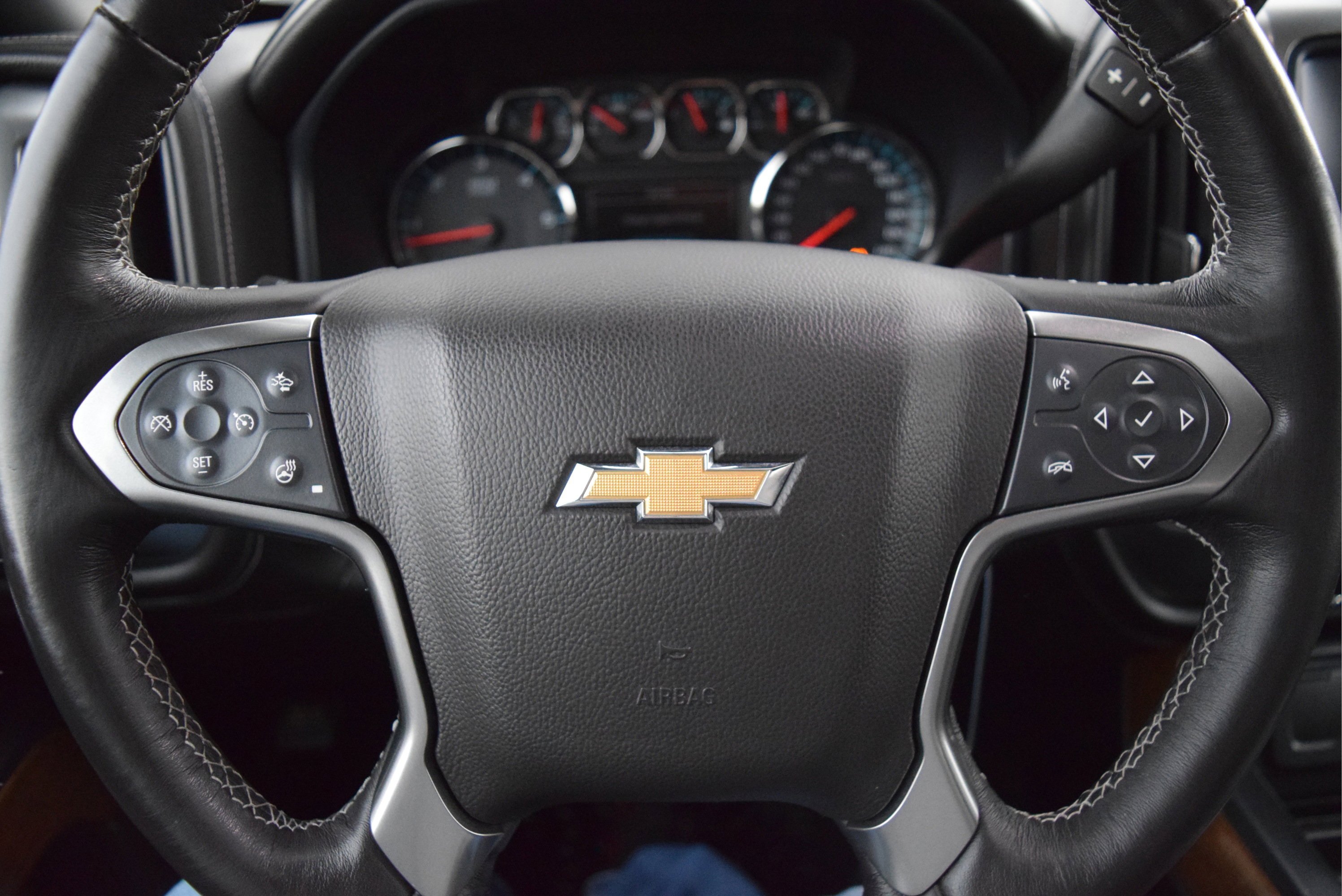 Used 2018 Chevrolet Silverado 1500 LTZ w/ LTZ Plus Package AWD/4WD image 13