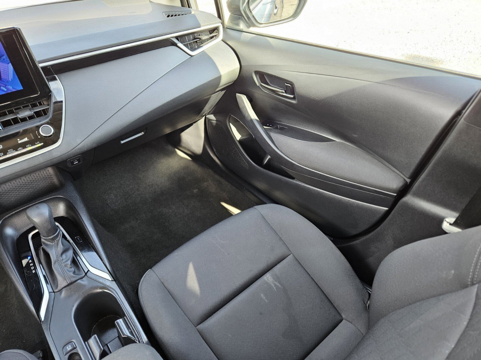 Used 2023 Toyota Corolla LE image 16