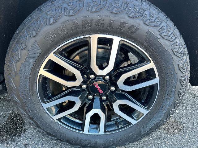 Used 2023 GMC Yukon AT4 AWD/4WD image 14