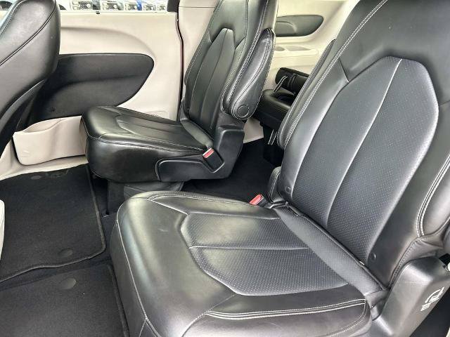Used 2023 Chrysler Pacifica Touring-L FWD image 17