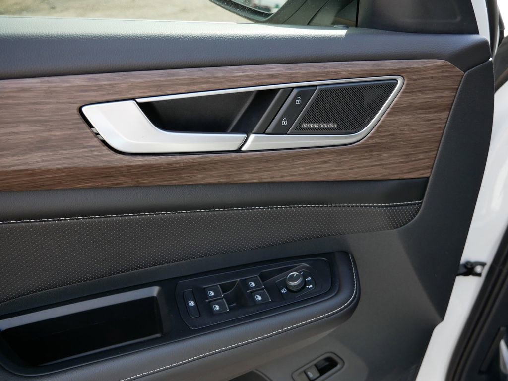 Used 2024 Volkswagen Atlas SEL Premium R-Line AWD/4WD image 16