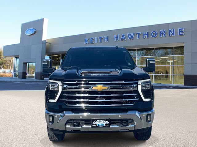 Used 2024 Chevrolet Silverado 2500 LTZ w/ LTZ Plus Package AWD/4WD image 2