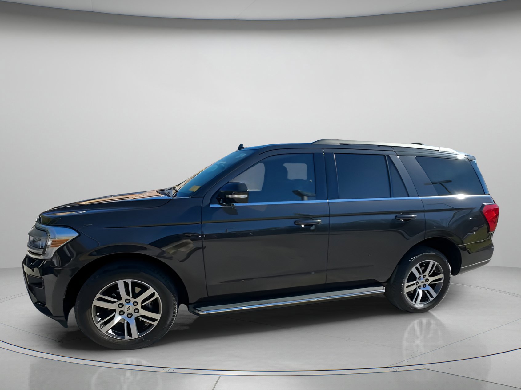 Certified 2023 Ford Expedition XLT image 7