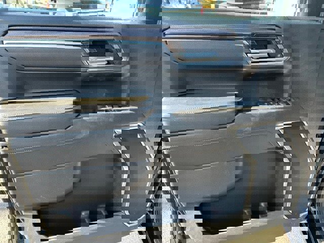 Used 2025 Chevrolet Silverado 1500 LT image 11