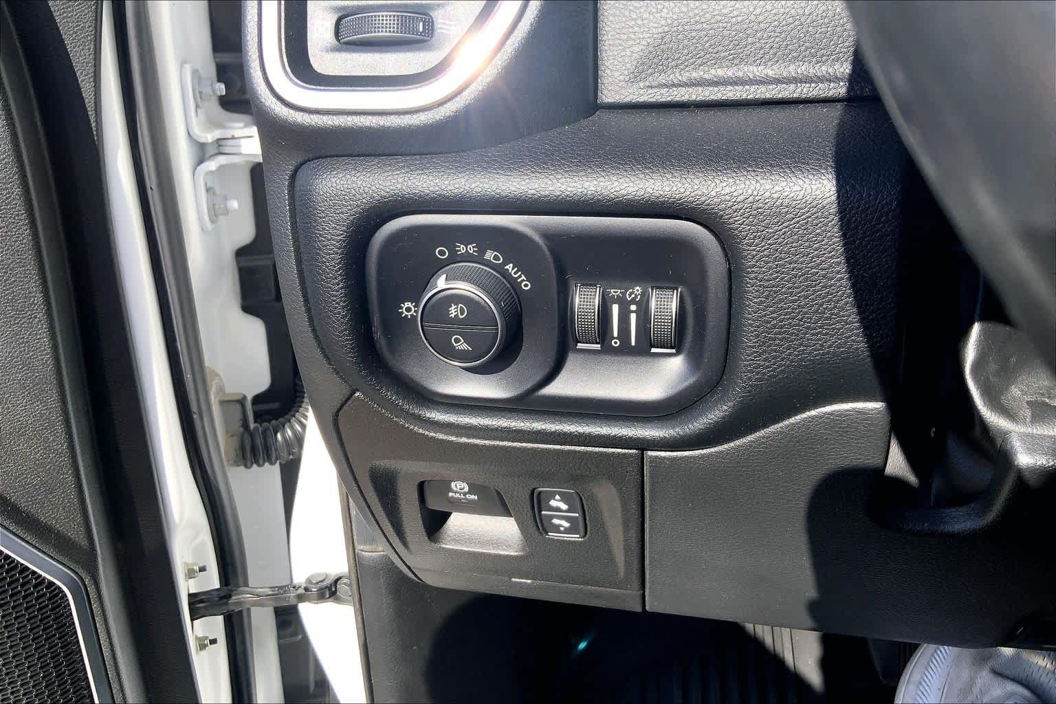 Used 2022 RAM 1500 Laramie AWD/4WD image 36