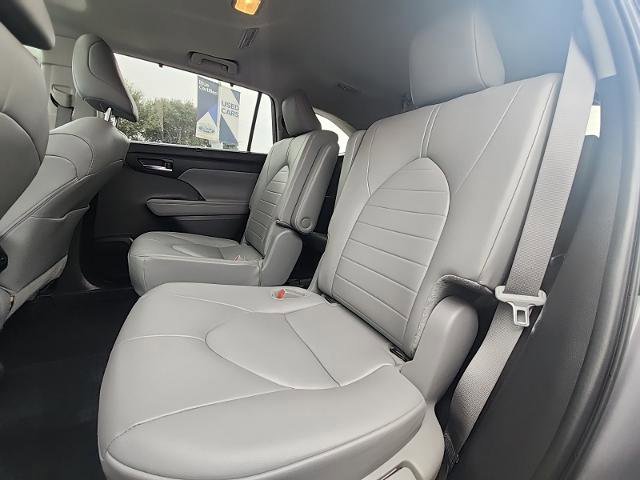Used 2024 Toyota Highlander XLE image 8