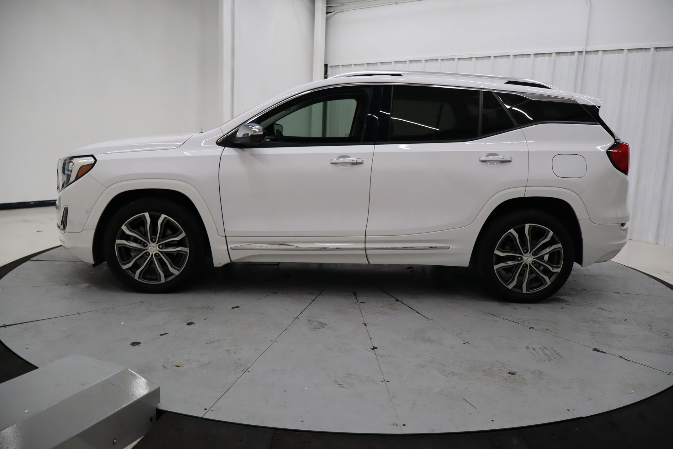 Used 2019 GMC Terrain Denali w/ Advanced Safety Package image 9