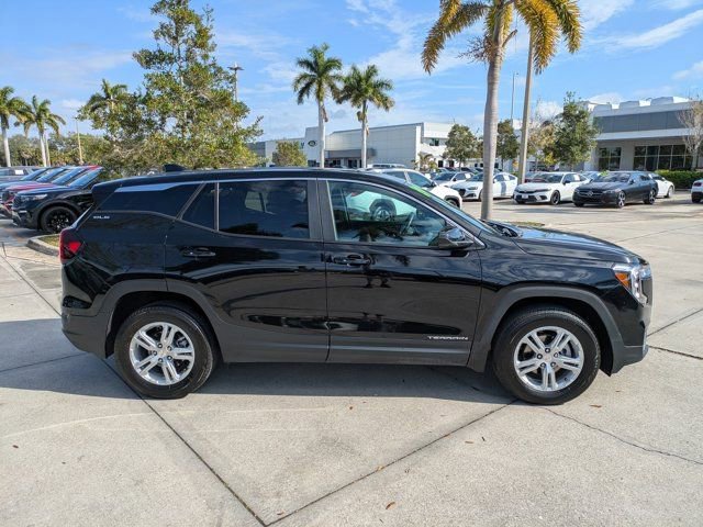 Used 2024 GMC Terrain SLE image 5