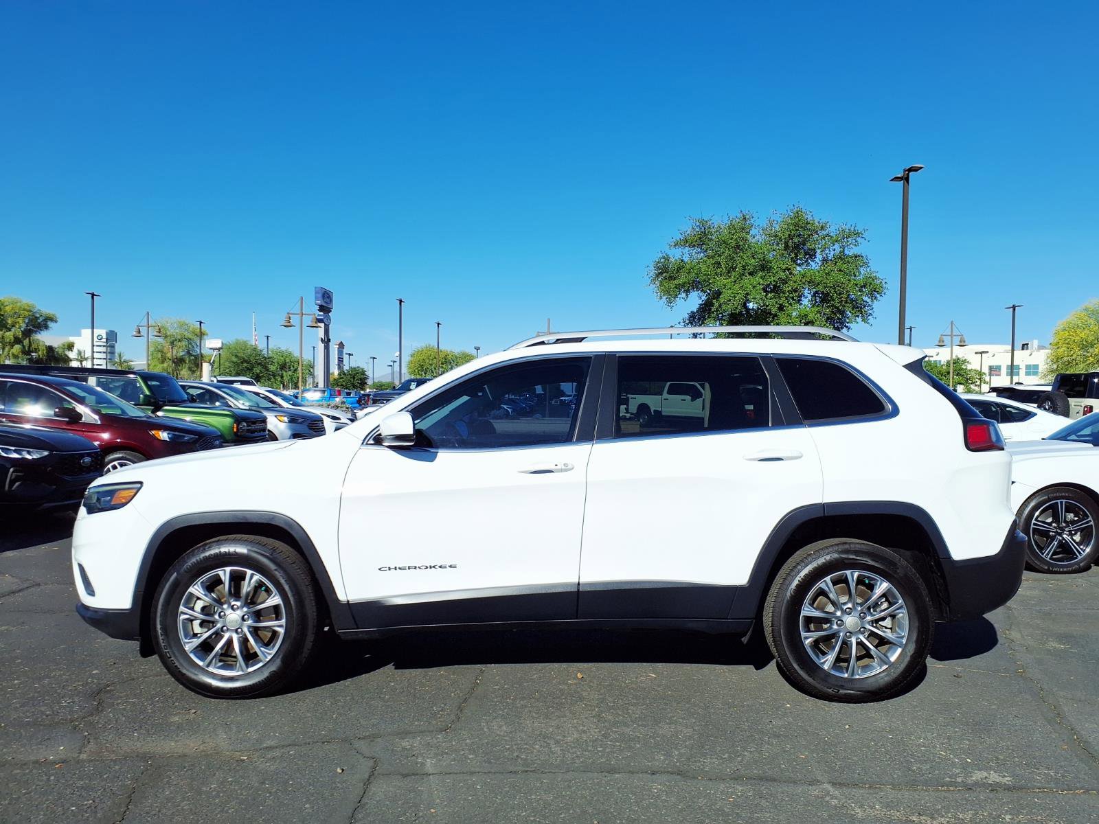Used 2021 Jeep Cherokee Latitude Lux w/ Comfort/Convenience Group image 3