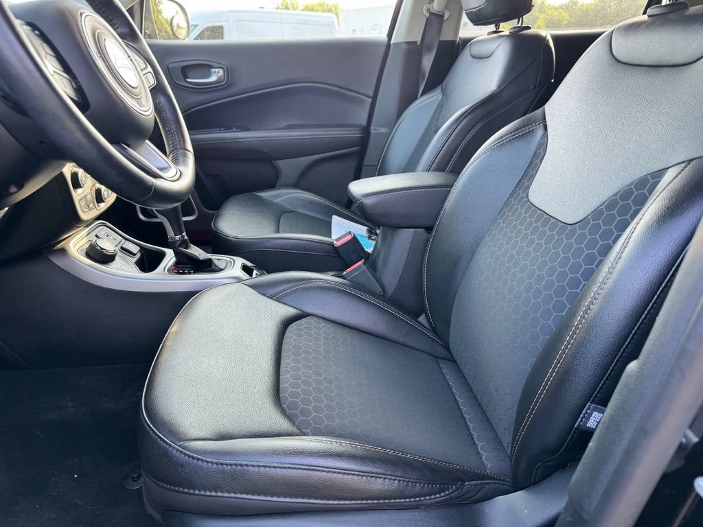 Used 2019 Jeep Compass Latitude w/ Popular Equipment Group AWD/4WD image 9