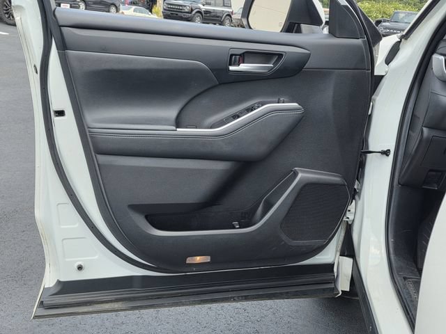 Used 2021 Toyota Highlander XLE FWD image 15