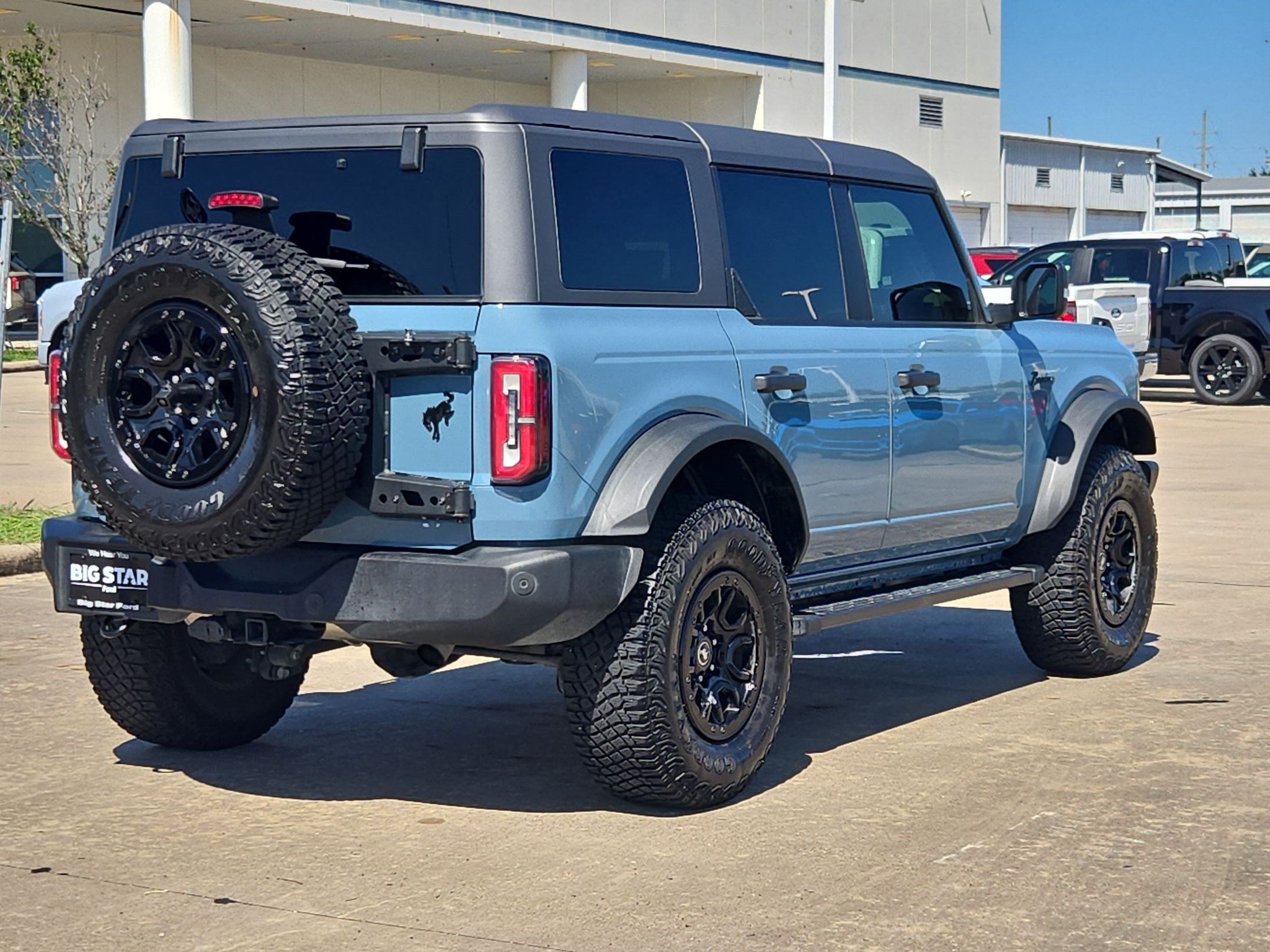 Certified 2023 Ford Bronco Wildtrak AWD/4WD image 3